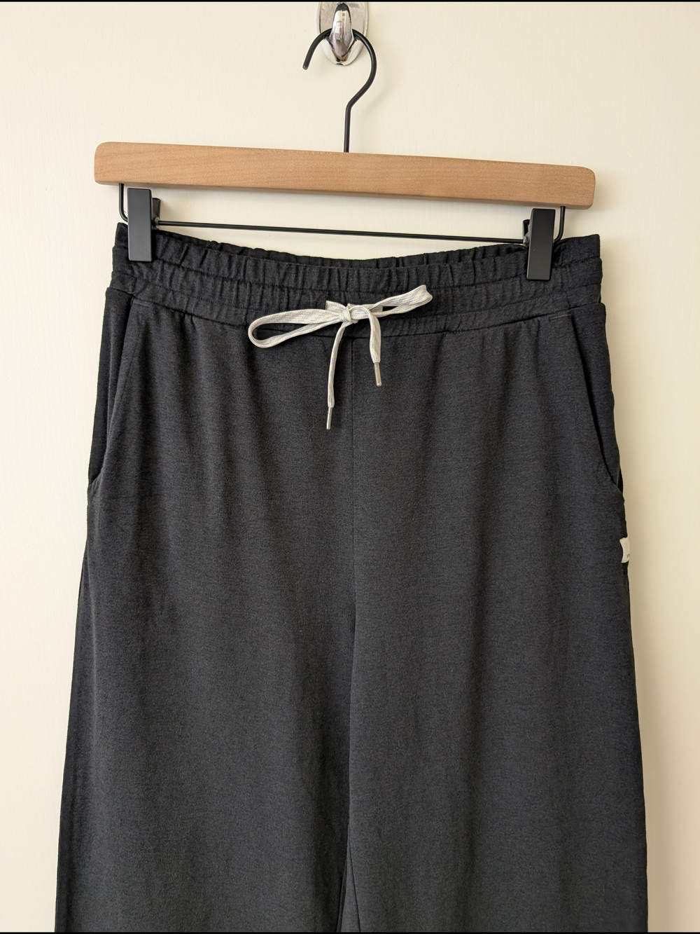 Vuori Womens Small Halo Essential Wide Leg Pants Black Athleisure Activewear - Picture 3 of 8